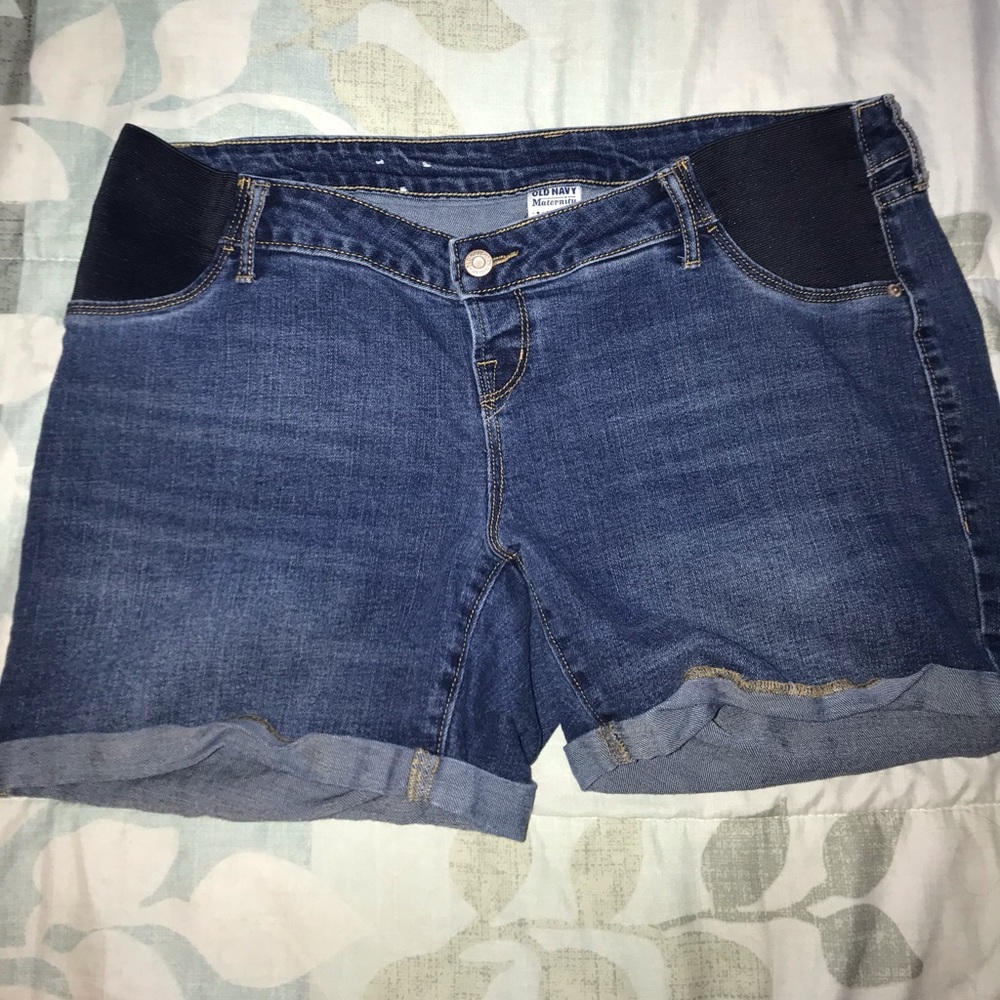 Old navy maternity shorts